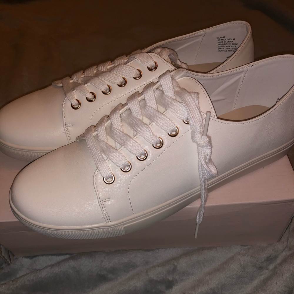 Brand New Size 11 JustFab white sneakers